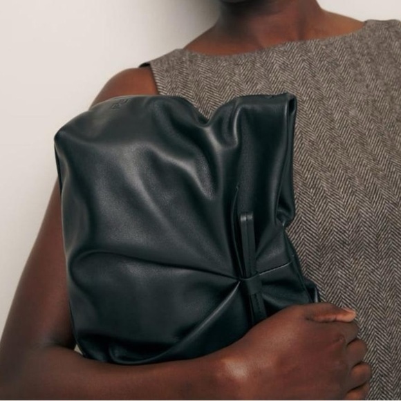 NWOT Reformation Vittoria Leather clutch in Black & Silver Hardware - Picture 6 of 16